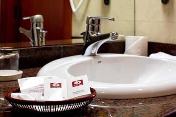 Фото номера Двухместный номер эконом-класса с 1 кроватью Отель Hotel Duke Romana г. Бухарест 5