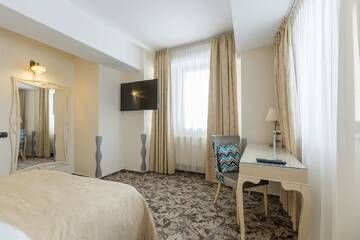 Фото номера Стандартный номер с кроватью размера &quot;king-size&quot; Отель Siqua Hotel г. Бухарест 3
