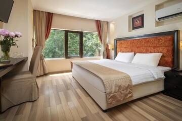 Фото номера Стандартный двухместный номер с 1 кроватью Отель Le Boutique Hotel Moxa г. Бухарест 3