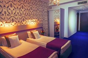 Фото номера Стандартный двухместный номер с 2 отдельными кроватями Отель Hotel Trianon г. Бухарест 7