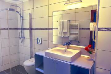 Фото номера Стандартный двухместный номер с 2 отдельными кроватями Отель Hotel Trianon г. Бухарест 9