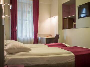 Фото номера Стандартный двухместный номер с 2 отдельными кроватями Отель Hotel Trianon г. Бухарест 5