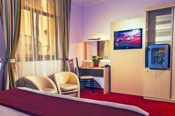 Фото номера Улучшенный двухместный номер с 1 кроватью Отель Hotel Trianon г. Бухарест 3
