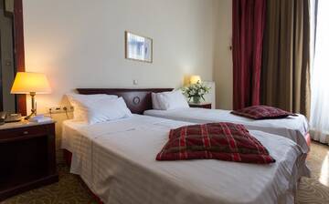 Фото номера Стандартный двухместный номер с 2 отдельными кроватями Отель Hotel Venezia by Zeus International г. Бухарест 2