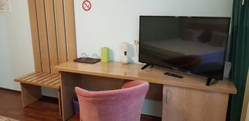 Фото номера Стандартный двухместный номер с 1 кроватью Отель Hotel Michelangelo г. Бухарест 12