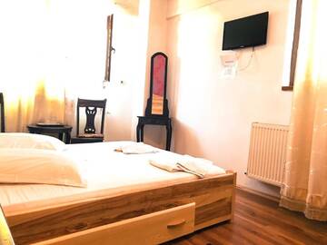 Фото номера Двухместный номер с 1 кроватью Отель Hotel Funnytime г. Бухарест 14