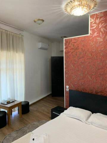 Фото номера Двухместный номер Делюкс с 1 кроватью Отель Hotel Funnytime г. Бухарест 6