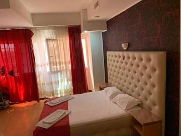 Фото номера Двухместный номер Делюкс с 1 кроватью Отель Hotel Funnytime г. Бухарест 9