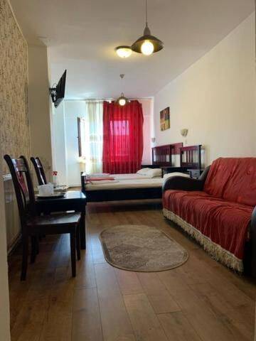 Фото номера Трехместный номер Отель Hotel Funnytime г. Бухарест 5