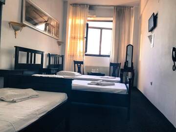 Фото номера Трехместный номер Отель Hotel Funnytime г. Бухарест 7