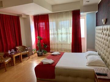 Фото номера Двухместный номер Делюкс с 1 кроватью Отель Hotel Funnytime г. Бухарест 5