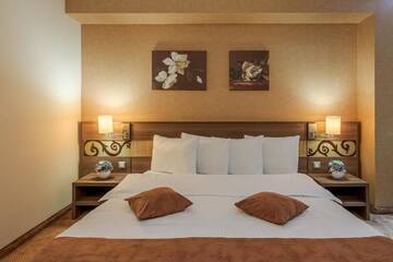 Фото номера Улучшенный двухместный номер с 1 кроватью Отель RIN Grand Hotel г. Бухарест 3