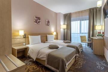 Фото номера Улучшенный двухместный номер с 2 отдельными кроватями Отель RIN Grand Hotel г. Бухарест 5