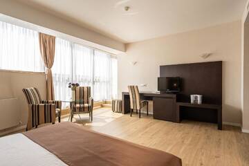 Фото номера Полулюкс с террасой Отель Hotel Parliament г. Бухарест 7