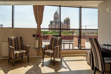 Фото номера Полулюкс с террасой Отель Hotel Parliament г. Бухарест 5