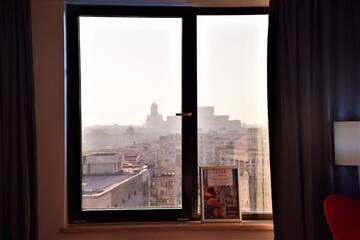 Фото номера Номер категории Privilege с кроватью размера &quot;king-size&quot; Отель Mercure Bucharest Unirii г. Бухарест 2