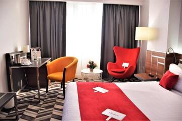 Фото номера Улучшенный двухместный номер с 1 кроватью Отель Mercure Bucharest Unirii г. Бухарест 6