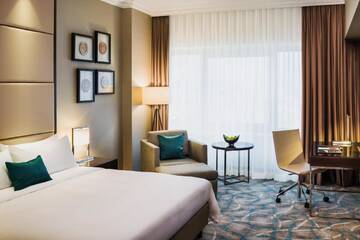 Фото номера Номер Делюкс с 1 кроватью размера &quot;king-size&quot; Отель JW Marriott Bucharest Grand Hotel г. Бухарест 4