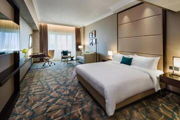 Фото номера Улучшенный номер Гранд с кроватью размера &quot;king-size&quot; Отель JW Marriott Bucharest Grand Hotel г. Бухарест 2