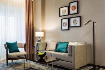 Фото номера Улучшенный номер Гранд с кроватью размера &quot;king-size&quot; Отель JW Marriott Bucharest Grand Hotel г. Бухарест 3