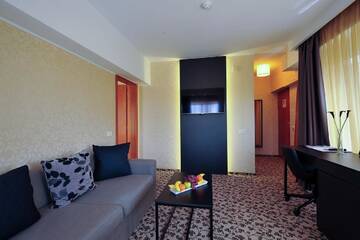 Фото номера Полулюкс Отель Crystal Palace Hotel г. Бухарест 2