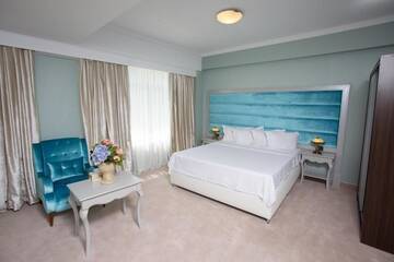 Фото номера Улучшенный двухместный номер с 1 кроватью Отель Phoenicia Grand Hotel г. Бухарест 12