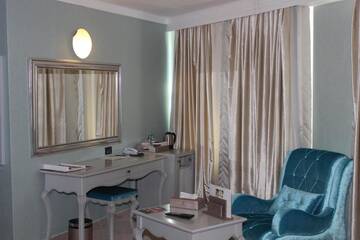 Фото номера Улучшенный двухместный номер с 1 кроватью Отель Phoenicia Grand Hotel г. Бухарест 13