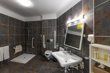 Фото номера Двухместный номер с 1 кроватью - Подходит для гостей с ограниченными физическими возможностями Отель Phoenicia Grand Hotel г. Бухарест 3
