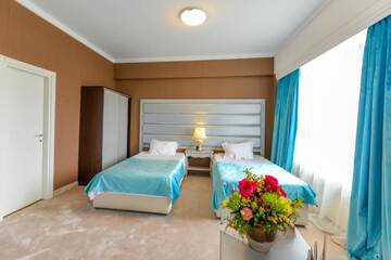 Фото номера Улучшенный двухместный номер с 2 отдельными кроватями Отель Phoenicia Grand Hotel г. Бухарест 6