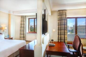 Фото номера Полулюкс с кроватью размера «king-size» Отель Athenee Palace Hilton Bucharest г. Бухарест 2