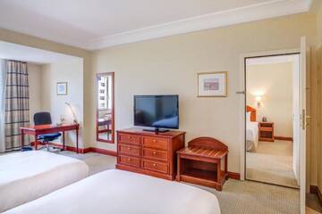 Фото номера Смежный семейный номер Отель Athenee Palace Hilton Bucharest г. Бухарест 6