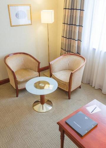 Фото номера Смежный семейный номер Отель Athenee Palace Hilton Bucharest г. Бухарест 7