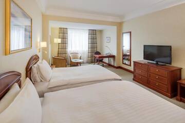 Фото номера Двухместный номер Делюкс с 2 отдельными кроватями Отель Athenee Palace Hilton Bucharest г. Бухарест 6