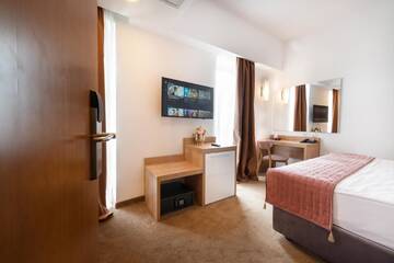 Фото номера Номер с кроватью размера «queen-size» Отель Best Western Stil Hotel г. Бухарест 2