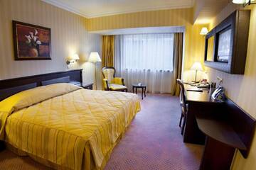Фото номера Номер Делюкс с кроватью размера «king-size» - Для некурящих Отель Ramada Hotel &amp; Suites by Wyndham Bucharest North г. Бухарест 3