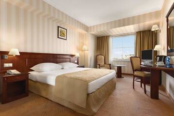 Фото номера Номер Делюкс с кроватью размера «queen-size» - Для некурящих Отель Ramada Hotel &amp; Suites by Wyndham Bucharest North г. Бухарест 2
