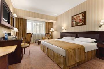Фото номера Номер Делюкс с кроватью размера «king-size» - Для некурящих Отель Ramada Hotel &amp; Suites by Wyndham Bucharest North г. Бухарест 2