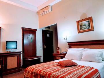 Фото номера Стандартный двухместный номер с 1 кроватью Отель Atrium Hotel Ateneu City Center г. Бухарест 11