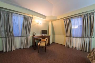 Фото номера Двухместный номер Делюкс с 1 кроватью Отель Atrium Hotel Ateneu City Center г. Бухарест 3