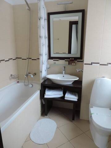 Фото номера Апартаменты с 2 спальнями и балконом (4 взрослых) Отель Monte Carlo Palace Suites г. Бухарест 7