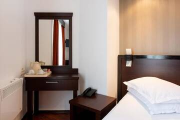 Фото номера Двухместный номер с 1 кроватью и балконом Отель Hotel Duke Armeneasca - Ex Tempo г. Бухарест 14