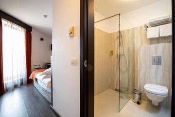 Фото номера Двухместный номер эконом-класса с 1 кроватью Отель Hotel Duke Armeneasca - Ex Tempo г. Бухарест 16