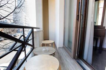 Фото номера Двухместный номер с 2 отдельными кроватями и балконом Отель Hotel Duke Armeneasca - Ex Tempo г. Бухарест 2