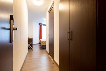 Фото номера Двухместный номер с 2 отдельными кроватями и балконом Отель Hotel Duke Armeneasca - Ex Tempo г. Бухарест 7