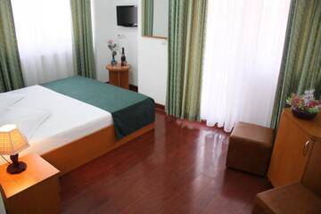 Фото номера Двухместный номер с 1 кроватью Отель Hotel Sir Colentina г. Бухарест 7