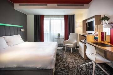 Фото номера Стандартный номер с балконом Апарт-отели Park Inn by Radisson Bucharest Hotel &amp; Residence г. Бухарест 5