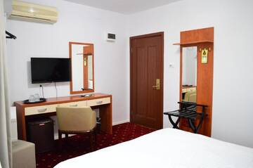 Фото номера Двухместный номер с 1 кроватью Отель Kosher Hotel Lev Or г. Бухарест 4