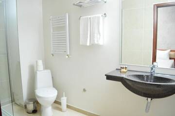 Фото номера Трехместный номер Отель Kosher Hotel Lev Or г. Бухарест 8