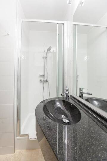 Фото номера Двухместный номер с 2 отдельными кроватями Отель Hotel Citadella г. Бухарест 5