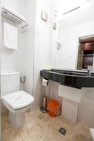 Фото номера Двухместный номер с 1 кроватью Отель Hotel Citadella г. Бухарест 4